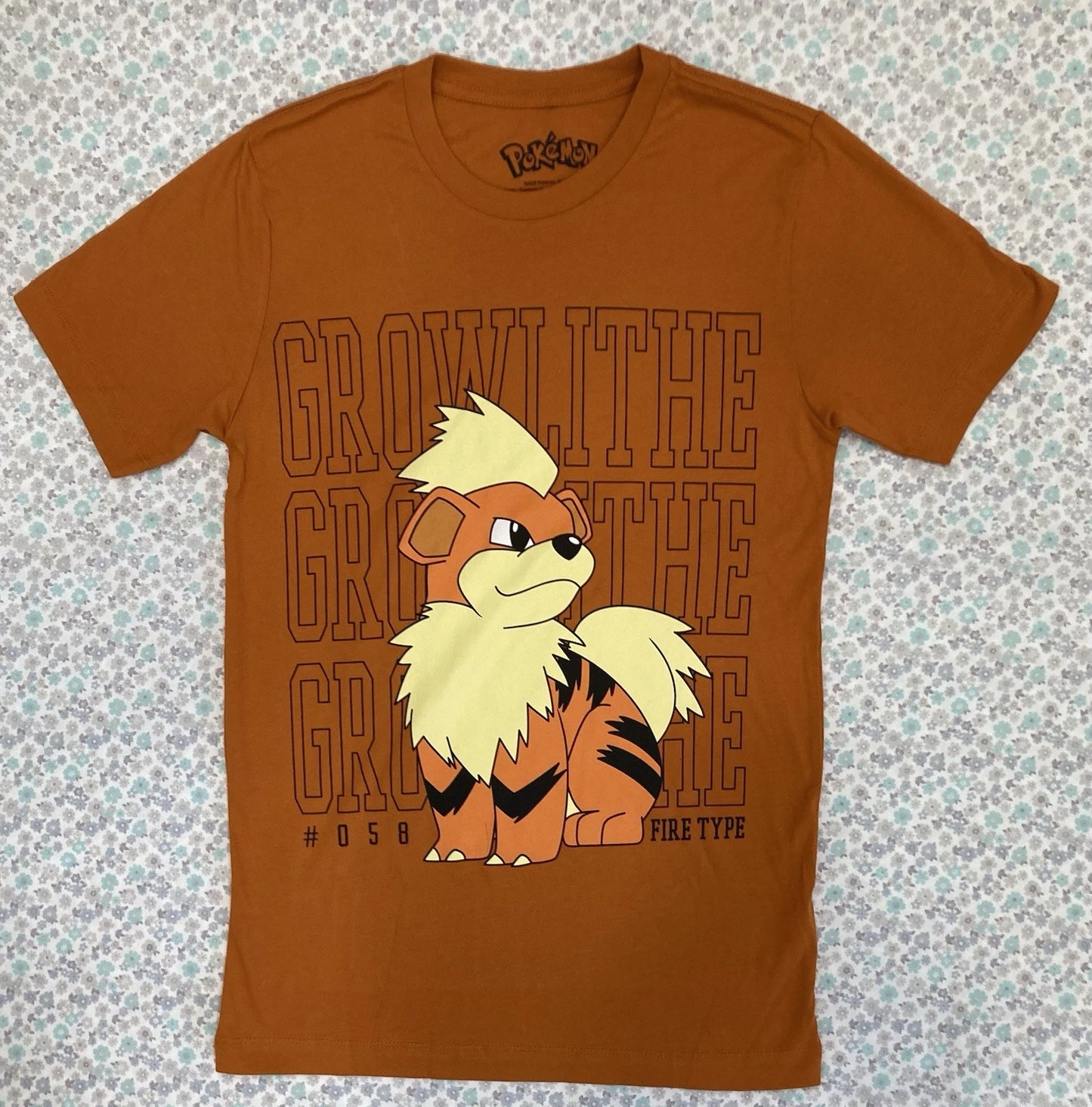 Pokémon Growlithe Collegiate T-Shirt - BoxLunch Exclusive SIZE XS .