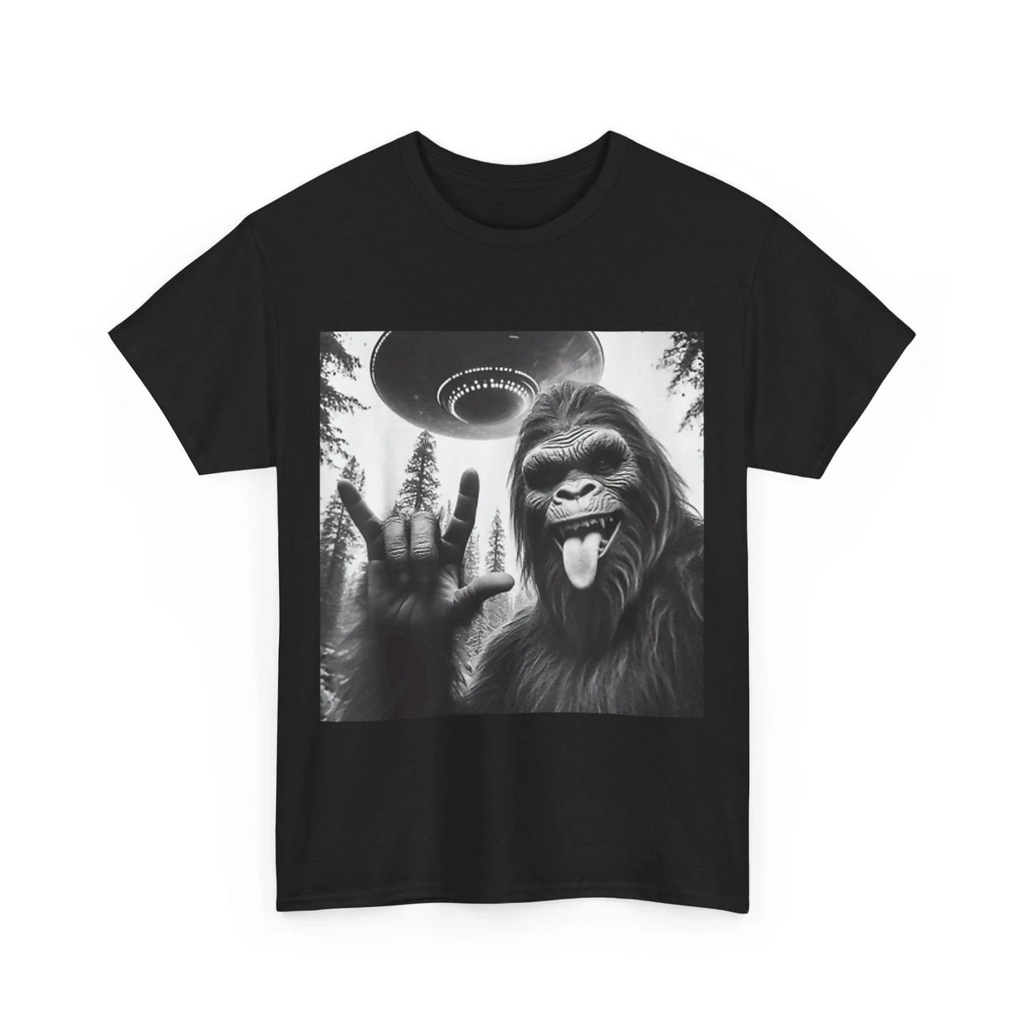 Funny Sasquatch Bigfoot Rock On Selfie With UFO Alien T-Shirt
