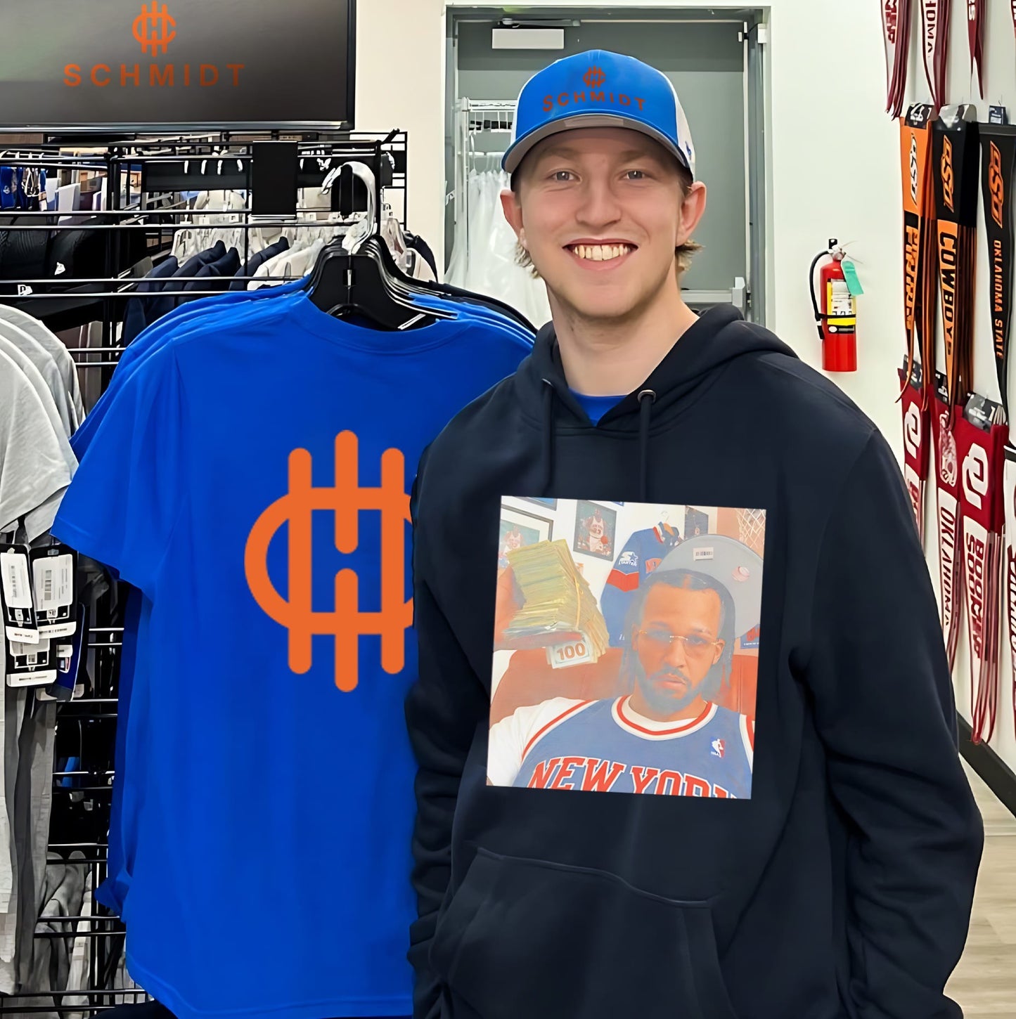 NY Knicks Jalen Brunson holding cash vintage shirt
