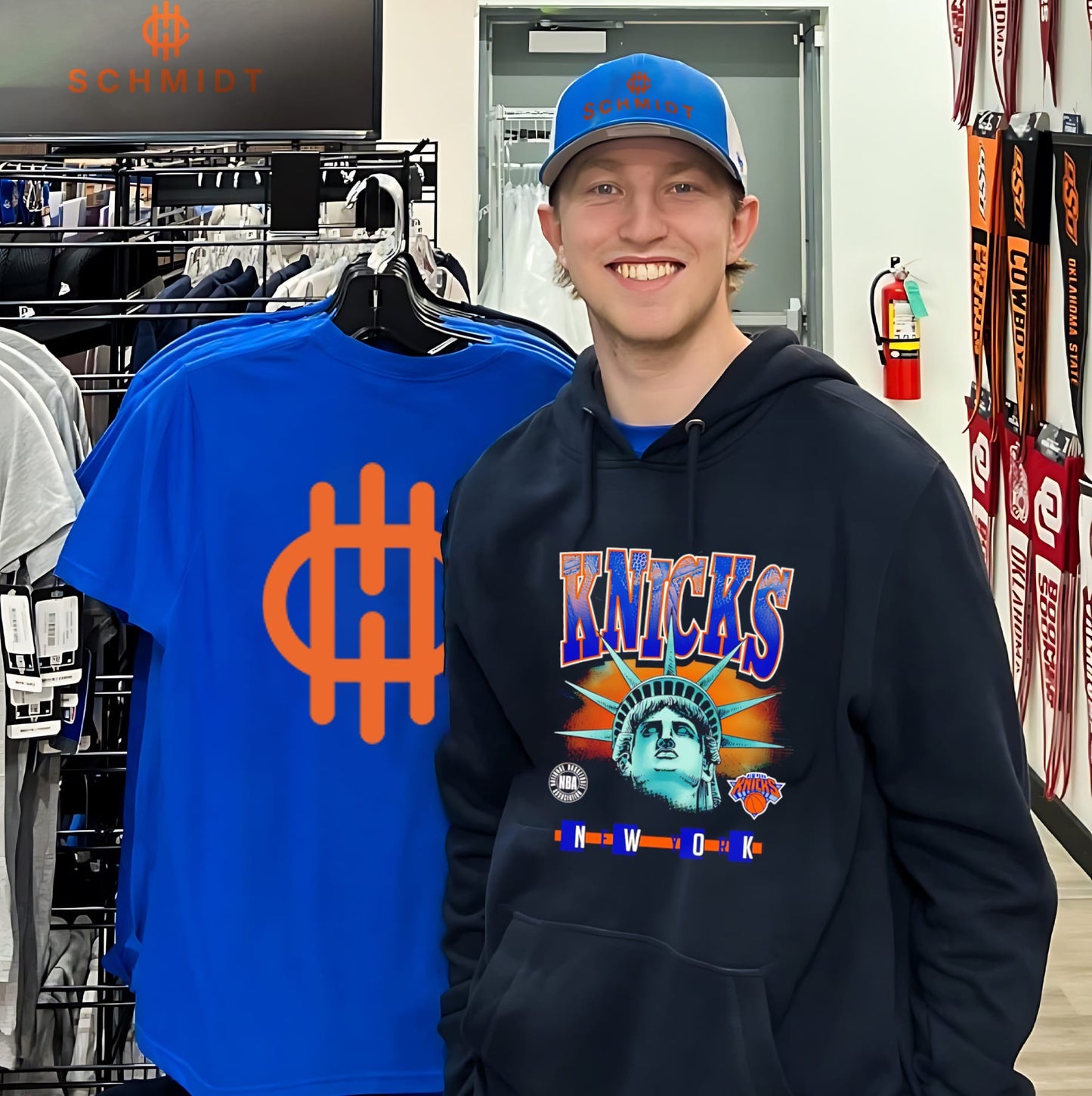 New York Knicks Liberties Statue graphic shirt