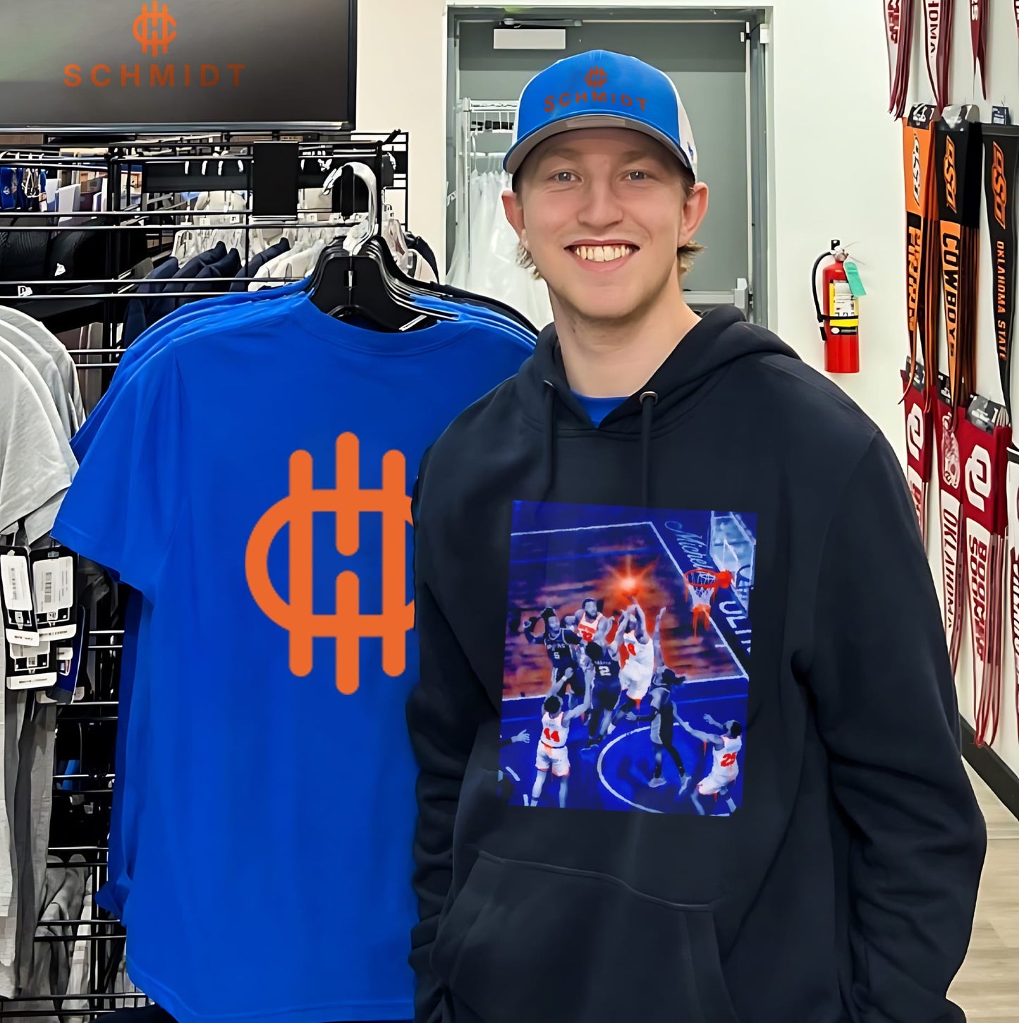 New York Knicks dunking ball moment highlighted shirt