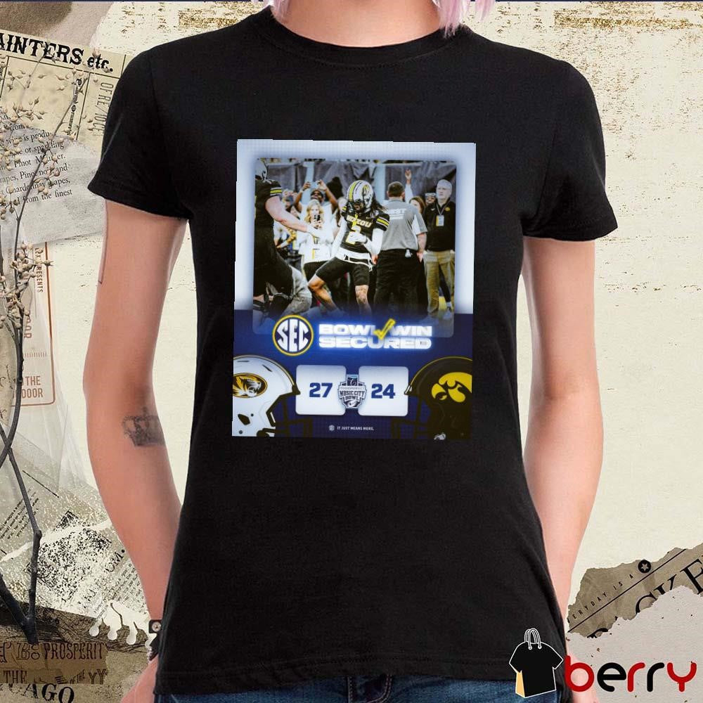 Poster Missouri Tigers vs Iowa Hawkeyes 27 – 24 Score 2024 Transperfect Music City Bowl Champs It Just Means More t-shirt
