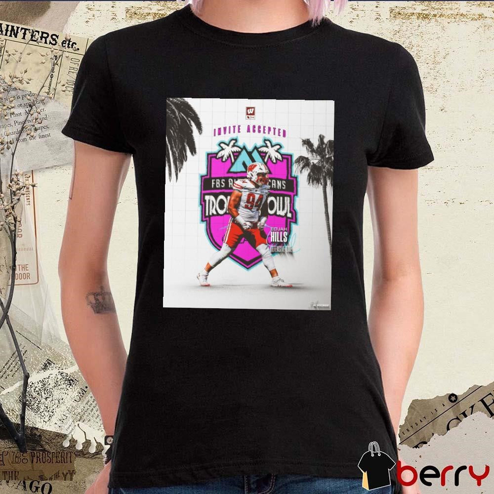 Poster Wisconsin Badgers Elijah Hills Defensive Line Invite Accepted 2025 Tropical Bowl Signature t-shirt