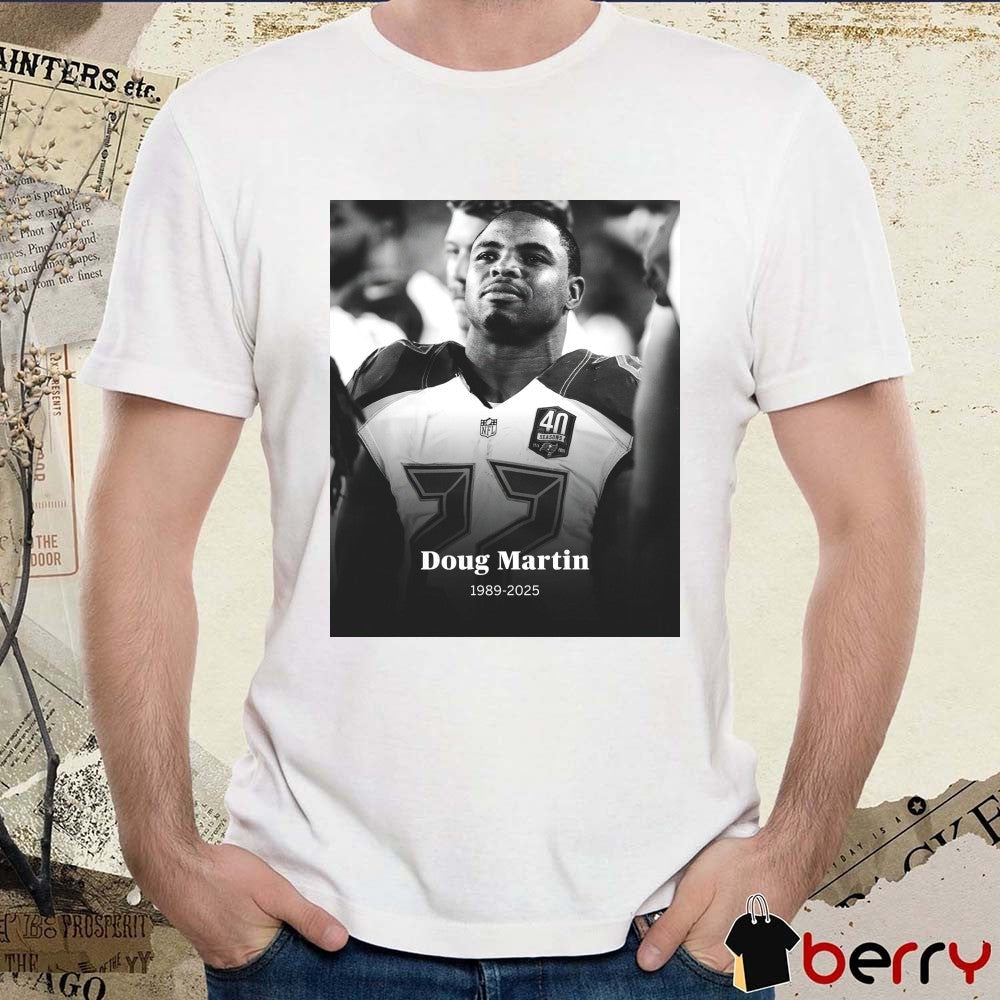 RIP Doug Martin A Former All-pro Running Back For The Buccaneers 1989 – 2025 Poster t-shirt