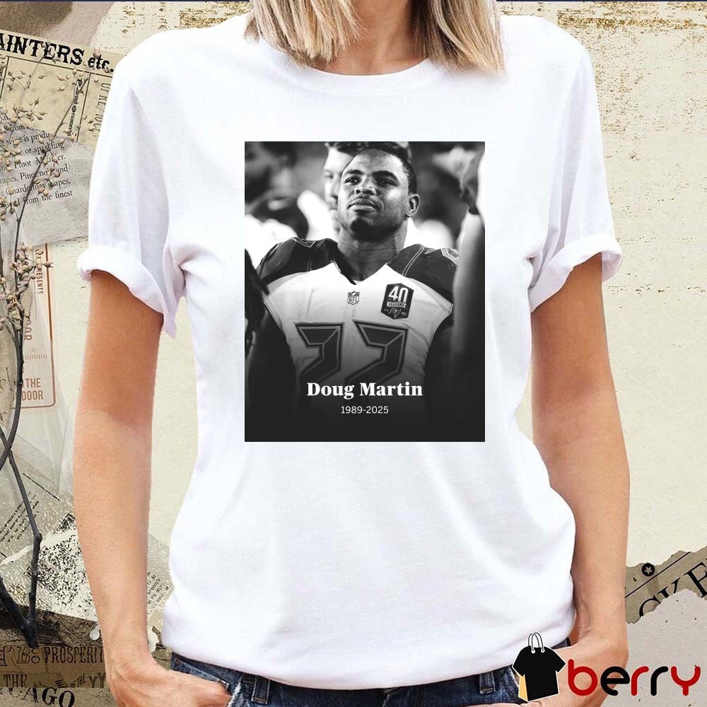 RIP Doug Martin A Former All-pro Running Back For The Buccaneers 1989 – 2025 Poster t-shirt