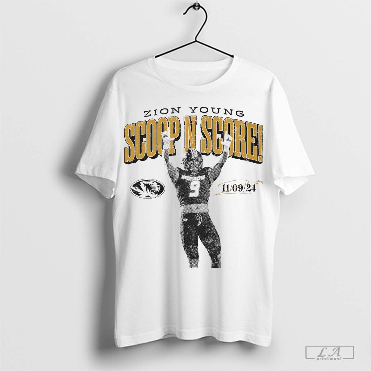 Official Zion Young Missouri Tigers Scoop N Score 11 09 24 Graphic Signature