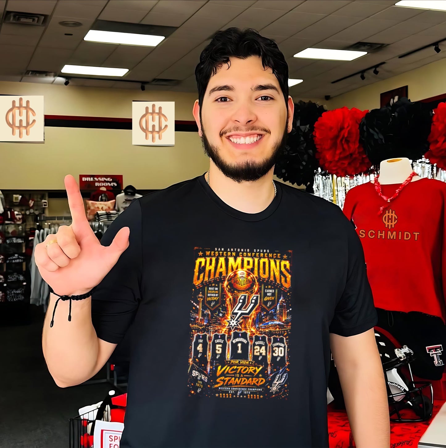 San Antonio Spurs 2026 Western Conference Champs Por Vida Victory is a Standard shirt