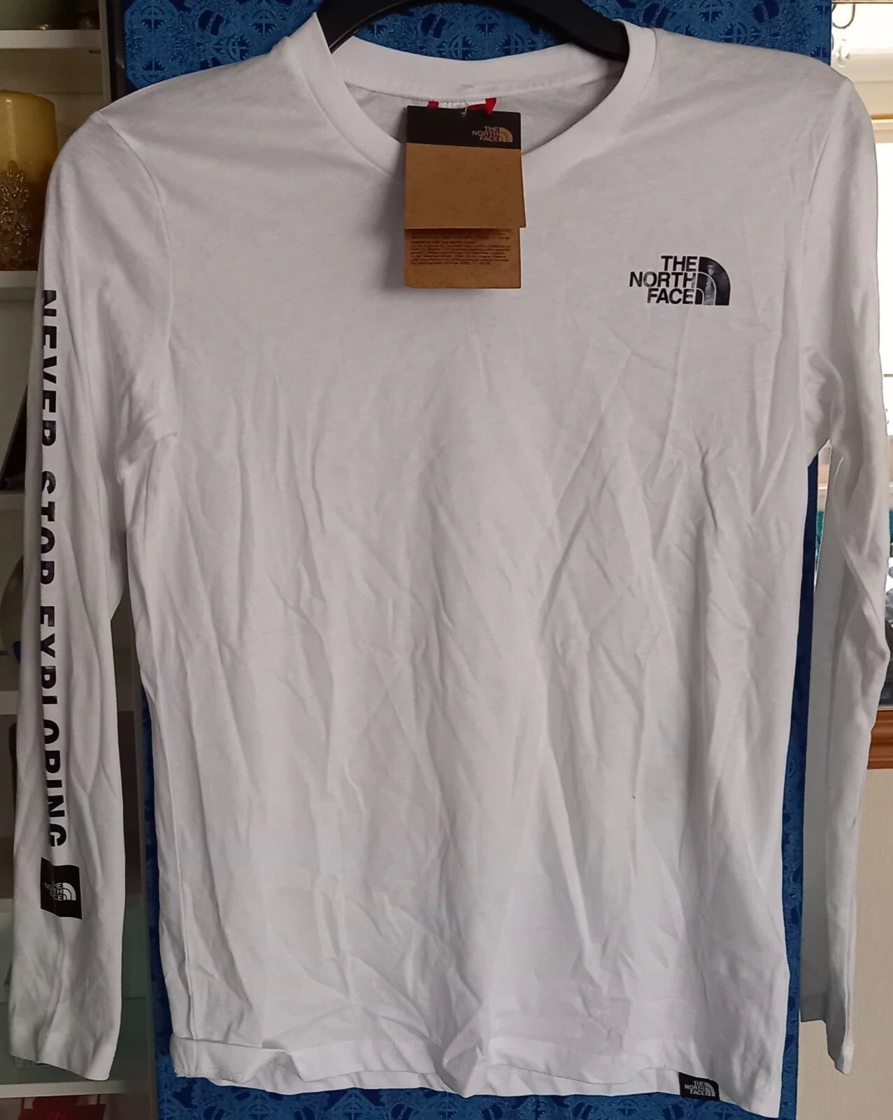 The North Face White Easy Simple Logo Long Sleeve Shirt in a Men's size XS