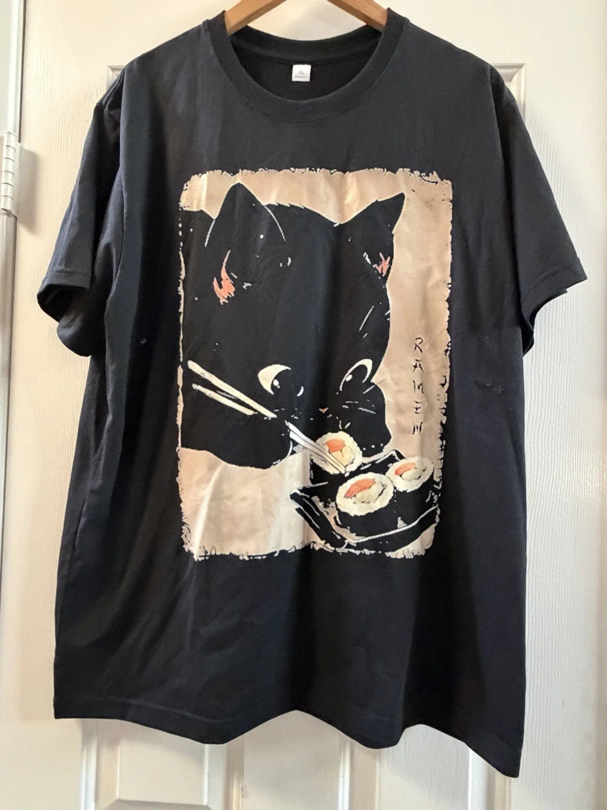 Kawaii Cat Eating Sushi Funny Japanese Anime Cute Cat Girls T-Shirt S-3XL