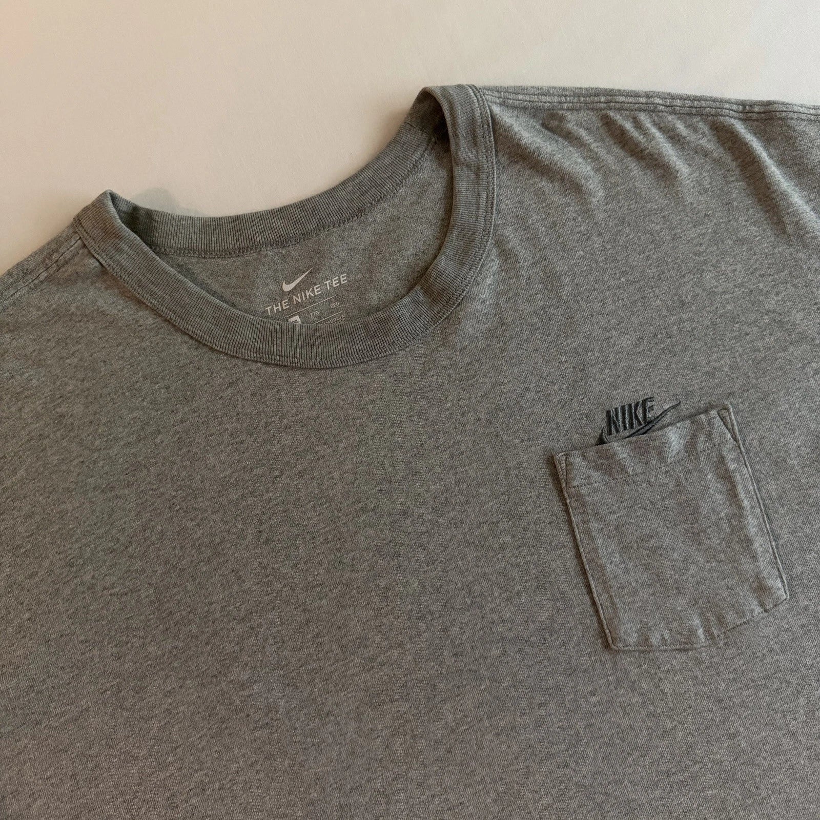 Nike Premium Essentials Pocket T-Shirt Men 2XL Loose Fit Thick Embroidered Logo
