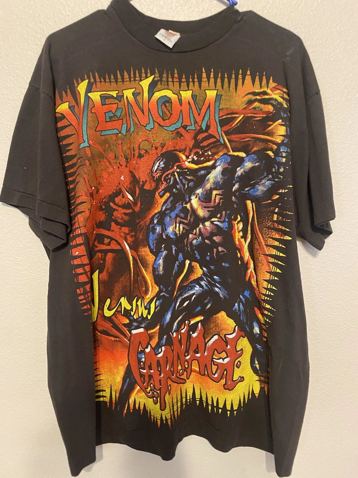 Venom vs Carnage Marvel Modern Boot AOP T-Shirt - Size XL