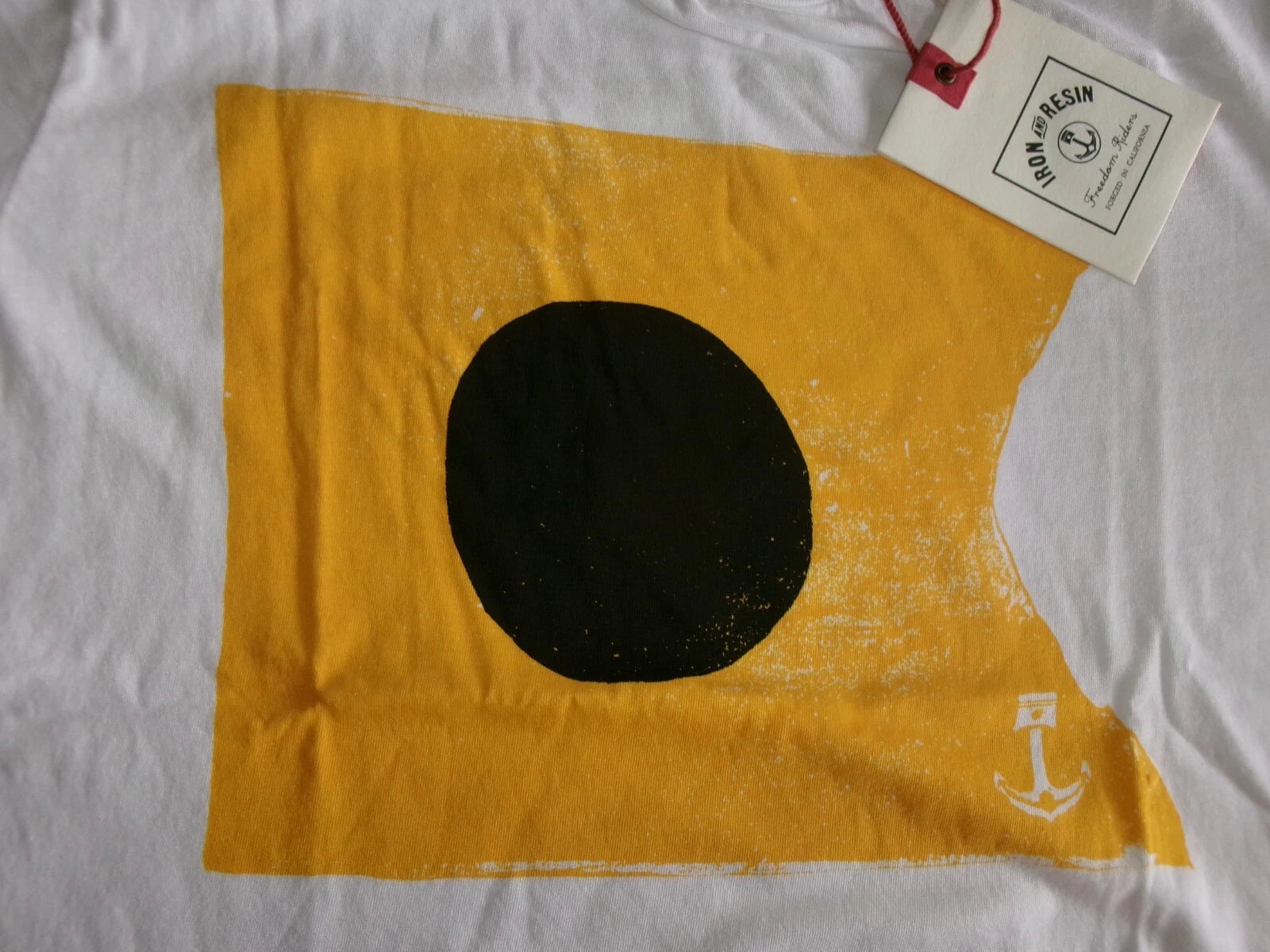 IRON AND RESIN LICENSED APPAREL T-SHIRT MADE IN USA ! BLACK BALL  100% COTTON