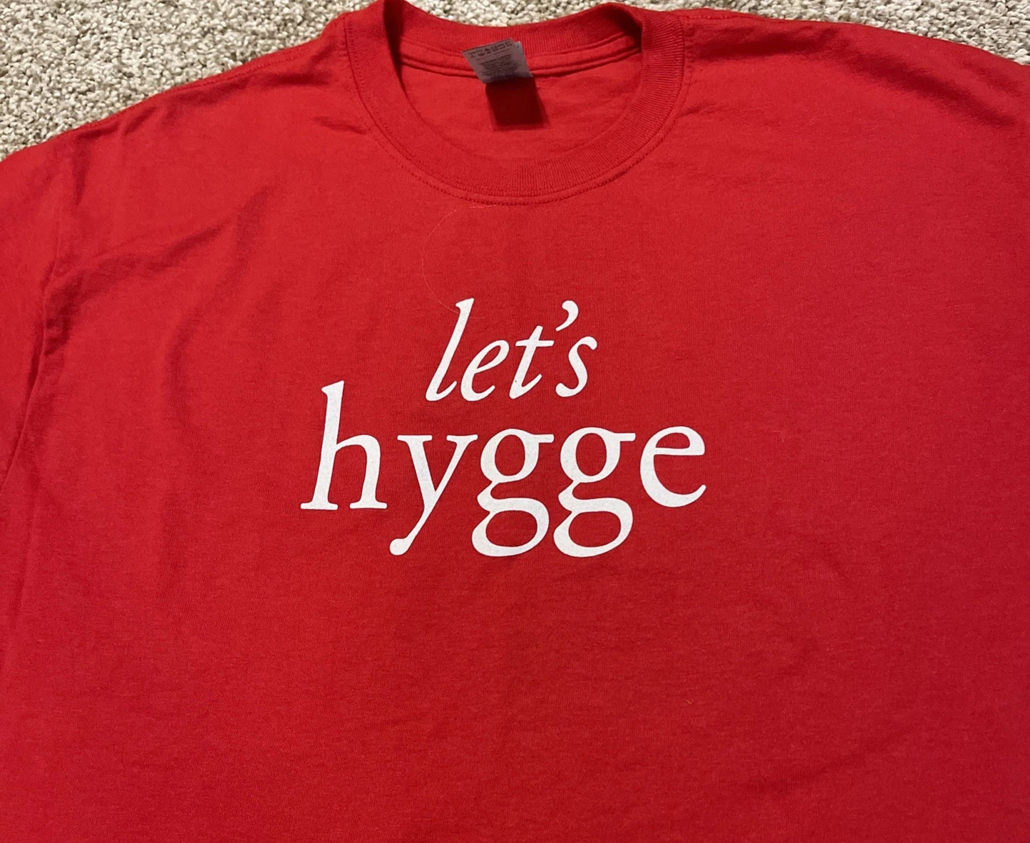 Let's Hygge Simple Design Red T-Shirt L Danish Cotton Poly blend Museum Denmark